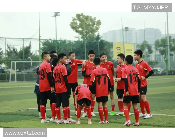 时尚与足球完美融合 探索球场外的明星风采与潮流引领